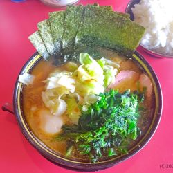 特製ラーメン（＋キャベツ＋ほうれん草＋燻製チャーシュー１枚