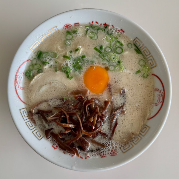 「ラーメン（540円）生たまご（60円）きくらげ（80円）」@丸幸ラーメンセンター 基山店の写真