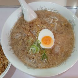 こってりラーメン 650円（＋半チャーハン）