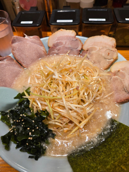 「ネギチャーシューメン中盛」@ラーメンショップ〇化 池袋店の写真