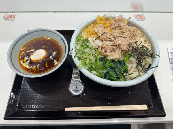 「旨辛豚つけ汁うどん(3玉)990円→960円」@丸亀製麺 イーサイト高崎店の写真