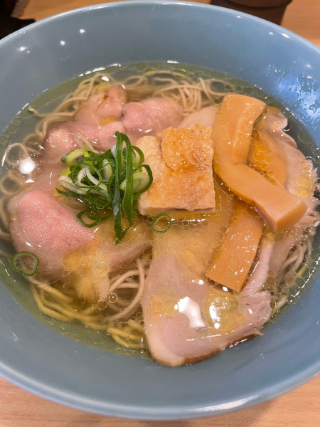 「地鶏中華そばしお」@中華そば よしかわ 熊谷店の写真