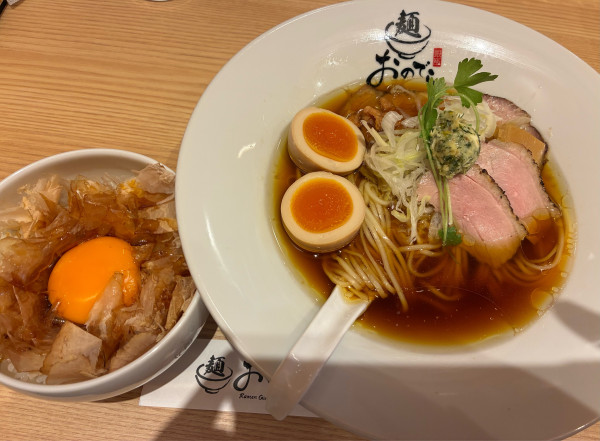「特製らーめん 1480円+まぐろ節の月見ご飯 380円」@麺 銀座おのでら 本店の写真