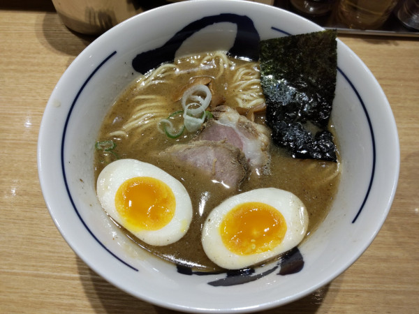 「濃厚味玉らーめん」@つじ田 恵比寿店の写真