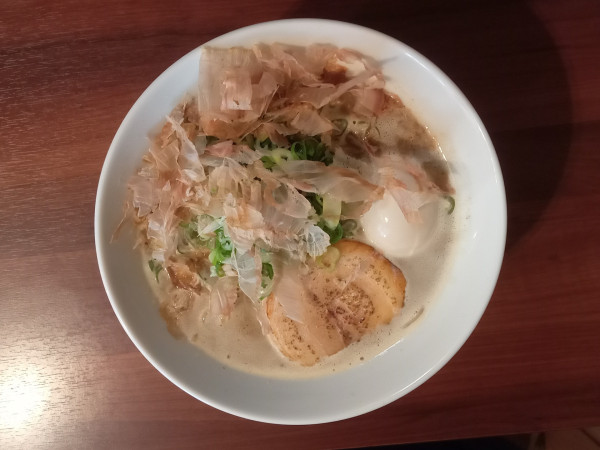 「枕崎豚骨ラーメン＋極とろ味玉」@鰹が昇るまでの写真