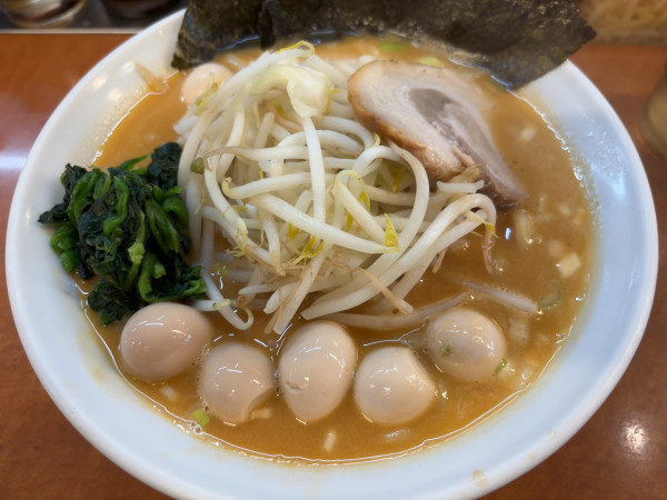 「味噌ラーメン (+うずら)」@横浜家系ラーメン 孝太郎の写真