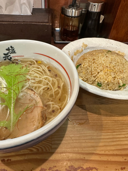 「天然塩ラーメン 焼き飯セット」@本店 塩元帥の写真