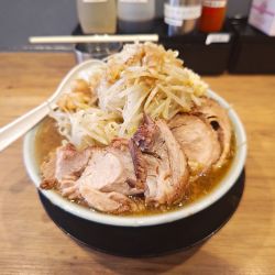 ラーメン・麺300g・チャーシュー2枚・ニンニク・ヤサイ