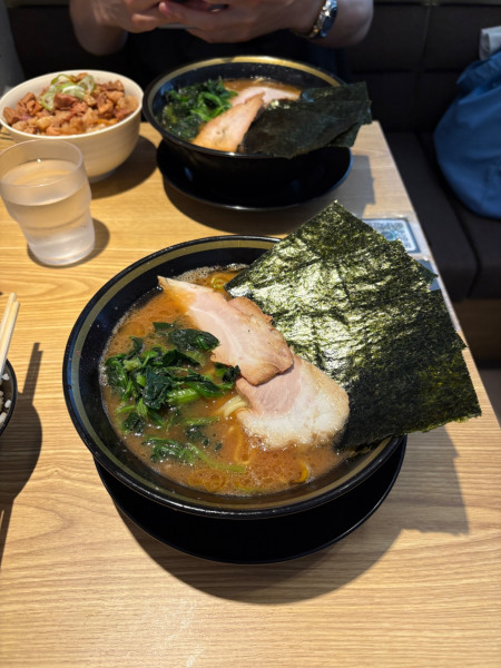 「ラーメン　小ライス」@横浜家系ラーメン てつ家の写真