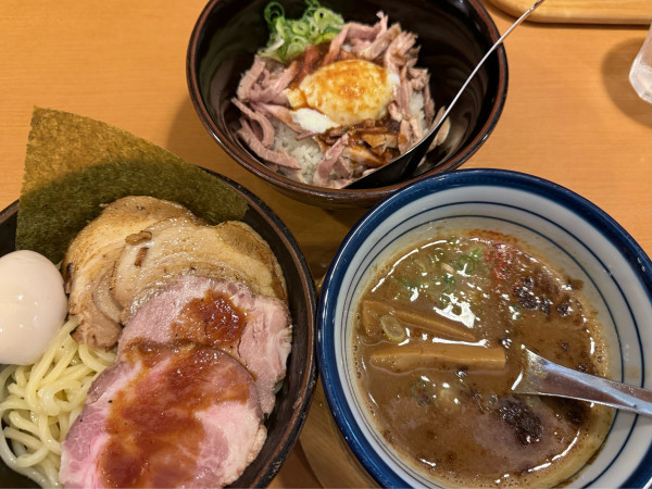 「特製つけ麺とレアチャーシュー丼（1,930円）」@柳麺 極っ庵の写真