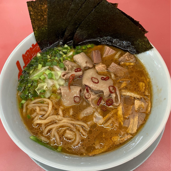 「スタミナもつ醤油ラーメン990円コロチャーCP海苔5枚CP」@ラーメン山岡家 八千代店の写真