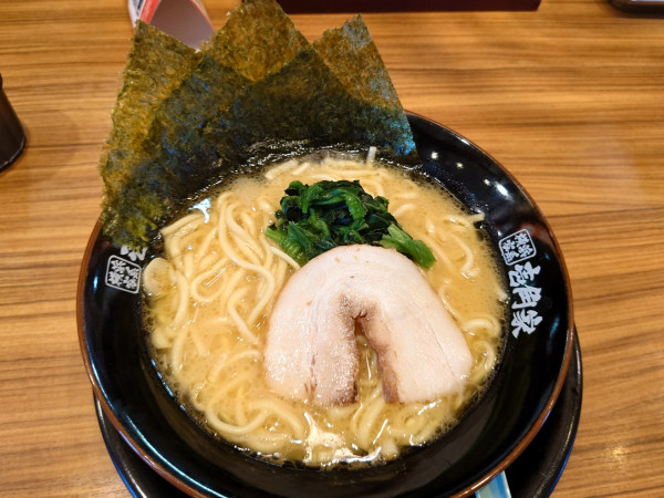 「家系ラーメン並 壱角家 ふじみ野店」@壱角家 ふじみ野店の写真