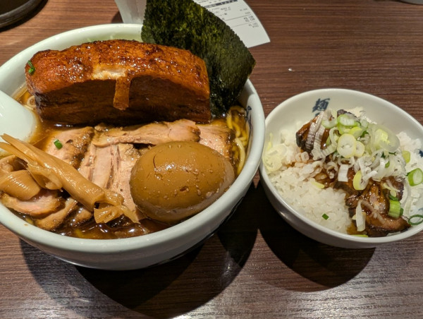 「チャーシュー麺・チャーシューご飯」@麺屋武蔵 浜松町店の写真