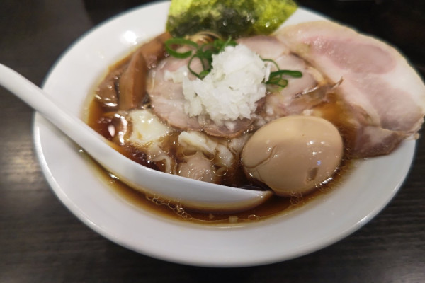 「特製醤油らぁ麺」@らぁ麺 才色兼備の写真