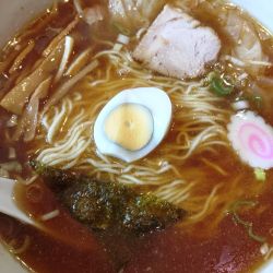 ワンタン麺　1100円