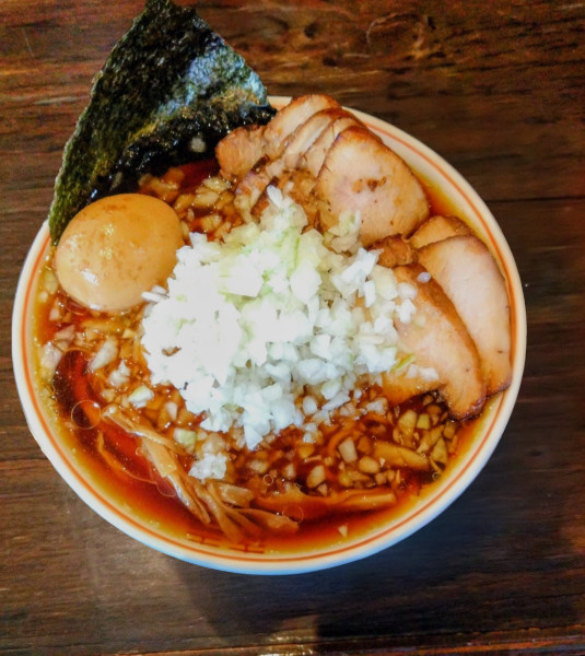 「チャーシューメン（中盛）煮卵＋やくみ」@びーどろ食堂の写真