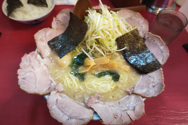 「ネギチャーシューラーメン正油+味玉」@壱発ラーメン 八王子店の写真