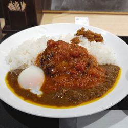 うまトマハンバーグ創業ビーフカレー大盛