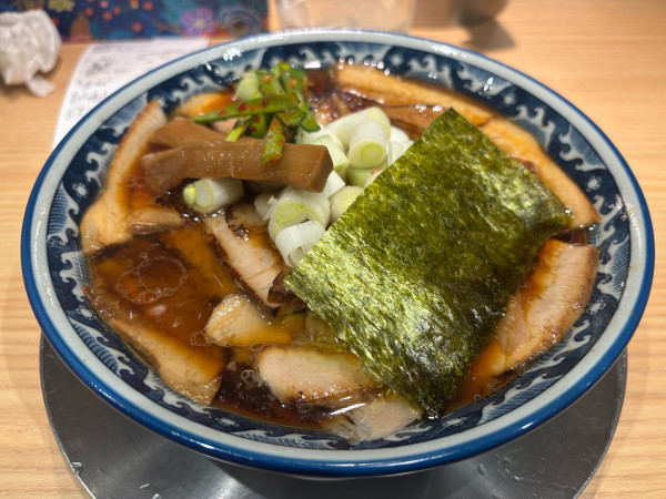 「黒 焼豚ラーメン950 特製焼き飯490円」@大曽根中華そばはじめの写真