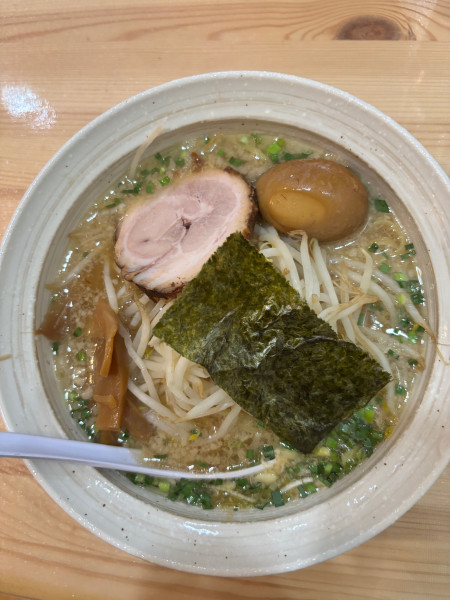 「背脂豚骨醤油ラーメン」@背油豚骨らぁ麺 仁家の写真