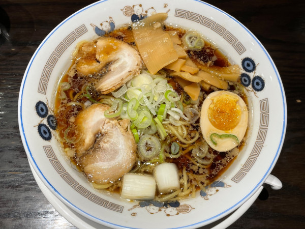 「醤油ラーメン　￥８００」@ブルース飯店の写真