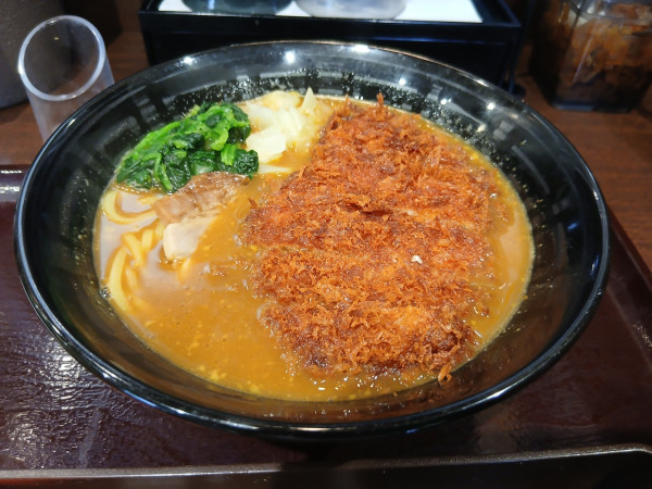 「カレーラーメン手仕込みとんかつ 1436円」@CoCo壱番屋 JR福生駅東口の写真