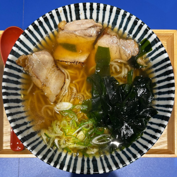 「正油ラーメン」@ラーメン となりの写真