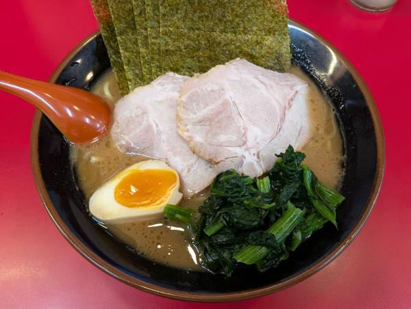 「特選ラーメン中盛」@横浜ラーメン 山本家の写真