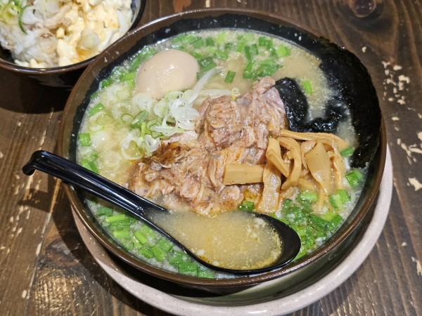 「味噌ホルモン麺＋タルタル丼　1080＋380円」@つるおか家 本店の写真