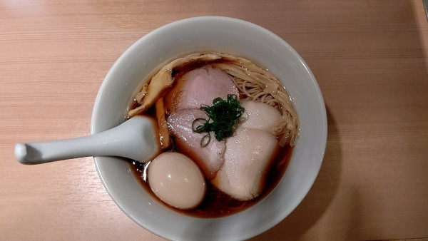 「特製醤油らぁ麺」@らぁ麺 はやし田 新宿本店の写真