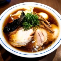 醤油特製らぁ麺