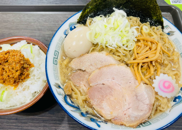 「中華そば、大盛り、担々丼」@舎鈴 酒々井プレミアムアウトレット店の写真