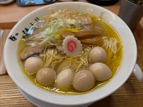 「帆立とりそば（塩） うずら6個」@麺や小とり東梅田の写真