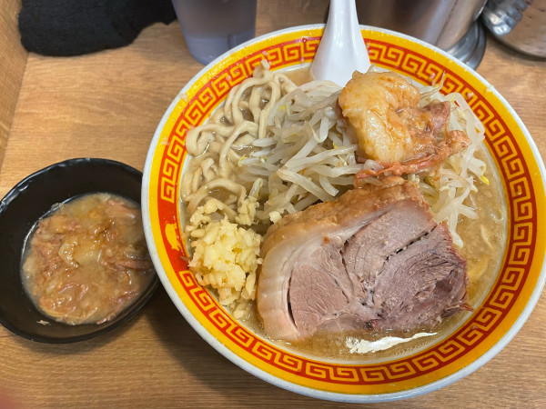 「ラーメン250g ﾔｻｲ少 ｱﾌﾞﾗ増」@えどもんど 新橋の写真