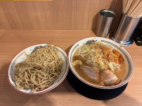 「つけめん 1100円 全マシアレ」@ラーメン豚山 青葉台店の写真