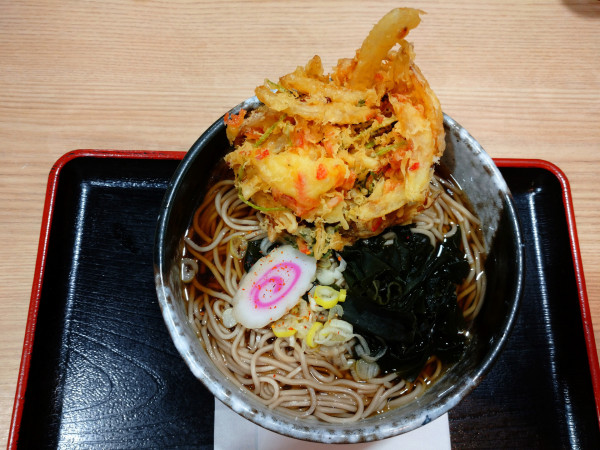 「かき揚げそば＋大盛り」@麺丼屋の写真