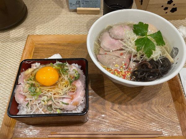 「特製鯛塩ラーメン大盛+レアチャーシュー飯1,720円」@和麺ぐり虎 名古屋店の写真