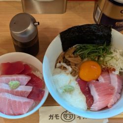 鉄火麺とまぐろ丼