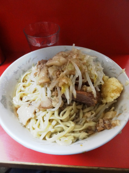 「小700円野菜少なめ、ニンニク、アブラ」@ラーメン二郎 三田本店の写真
