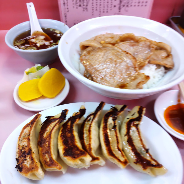 「餃子（￥550）＋豚肉生姜焼丼（￥1,150）」@桃園の写真