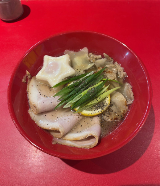 「『大トロホルモンスター』〜塩レモン〜（1400円）」@スター☆ラーメンの写真