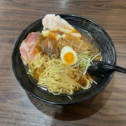 親鳥の醤油ラーメン（1050円）