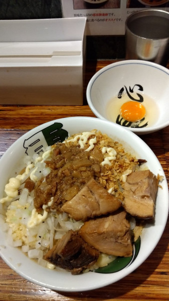 「汁無し【並】+チーズ×2」@雷 松戸駅東口店の写真