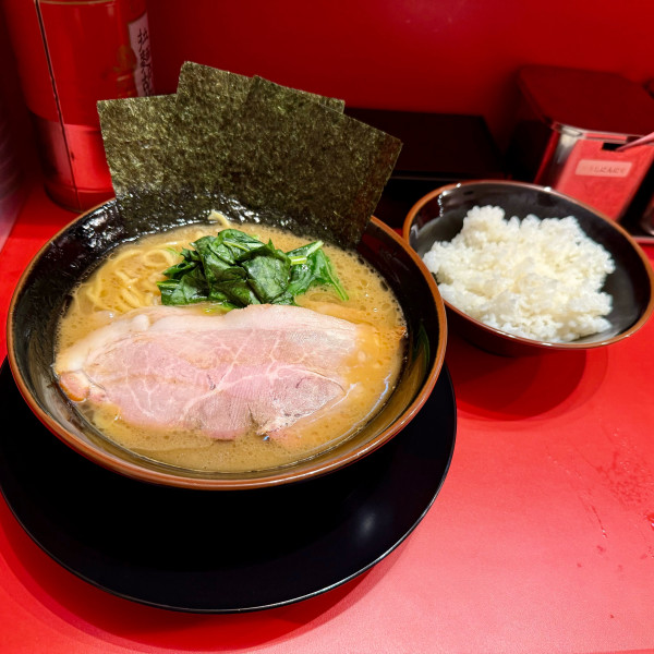 「ラーメン ¥900 ライス ¥150」@ラーメン 三楽家の写真