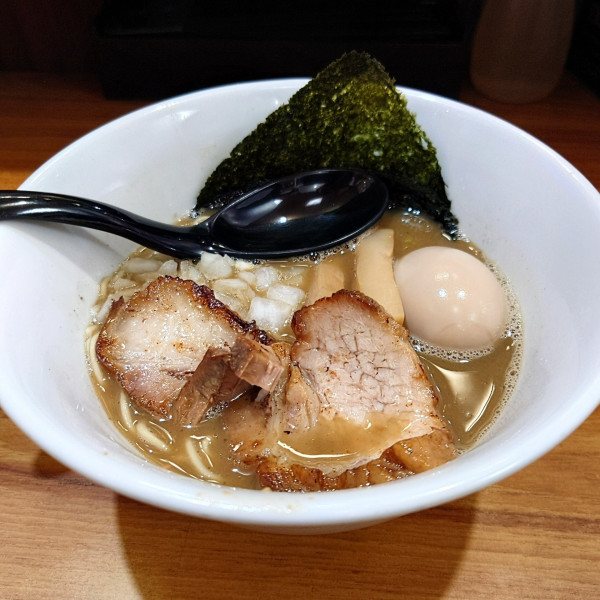 「らーめん＋味玉」@いのうえの写真