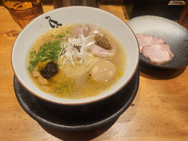 「特製塩そば」@SOBAHOUSE 金色不如帰 新宿御苑本店の写真