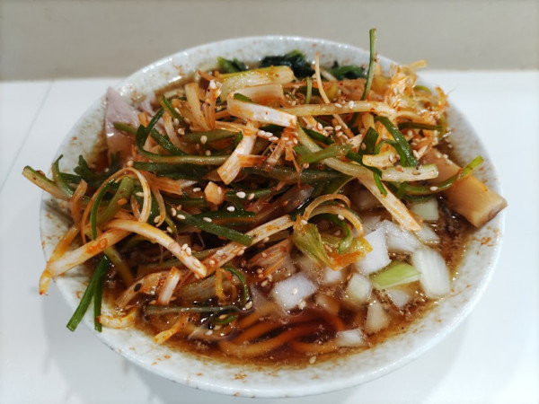 「にぼし油ラーメン（+辛味ネギ）」@麺処 盛盛の写真