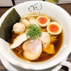 特製鶏の醤油らーめん　1500円