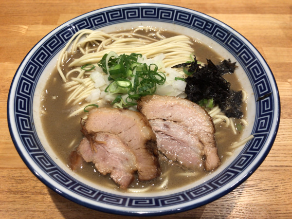 「濃厚煮干(細麺)大 950円」@豚骨醤油 三輪の写真