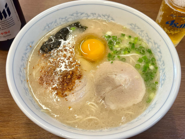 「たまごラーメン+🍺」@桃苑の写真